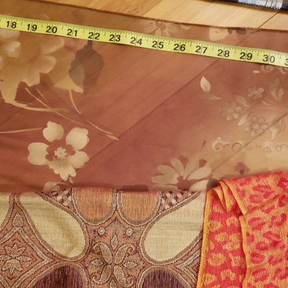 Scarfs,and wraps - Picture 5 of 8